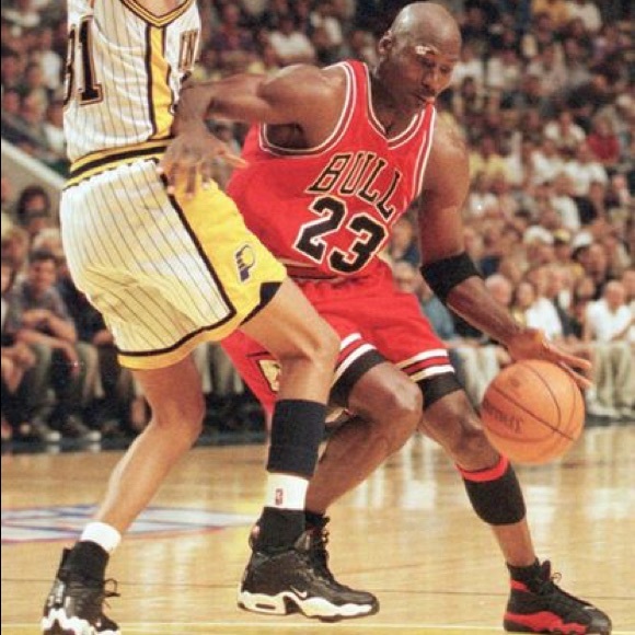 *****SOLD*****Retro 13 Black/Red with Bulls Hat. - Picture 5 of 6